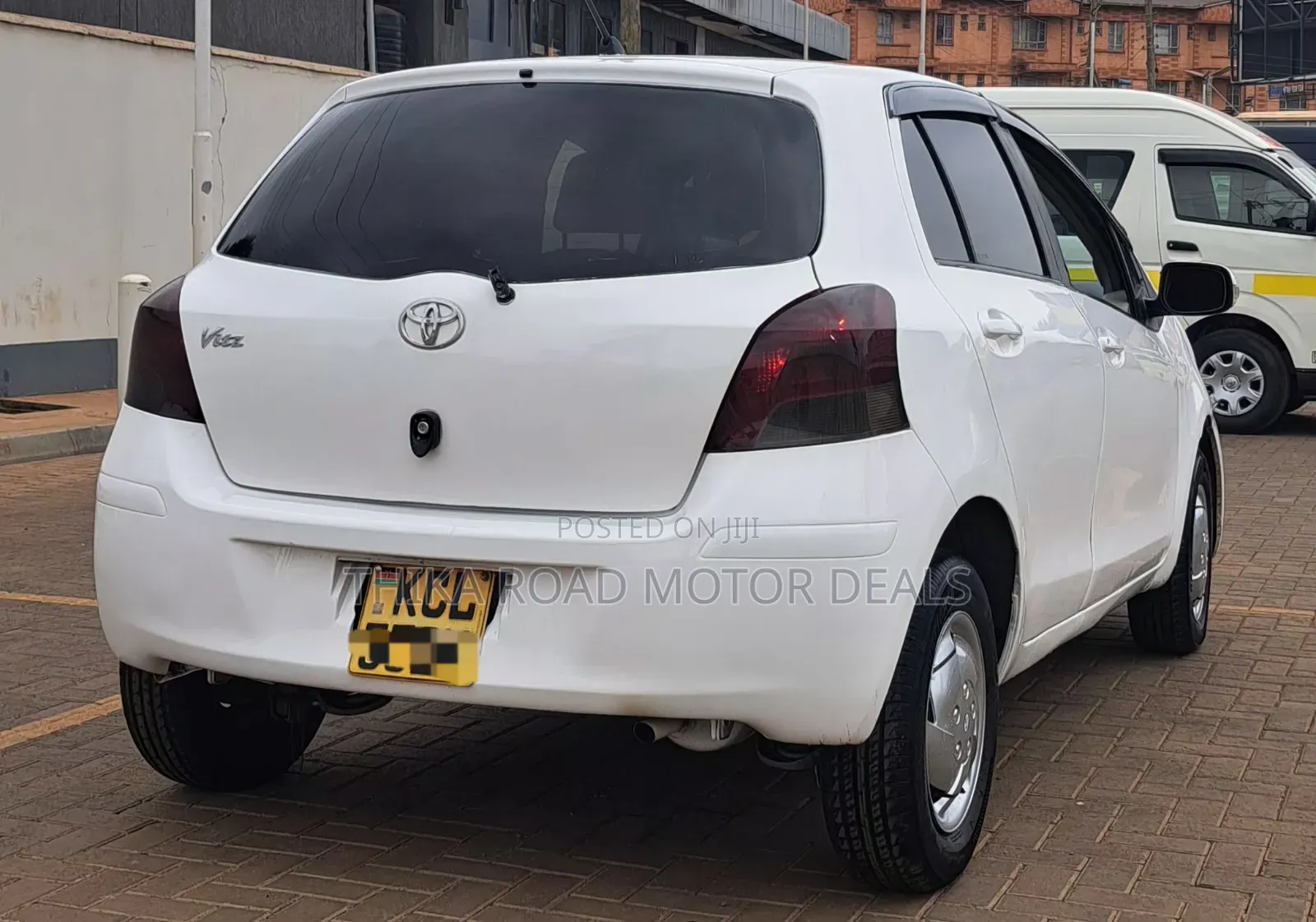 Toyota Vitz 2010 White