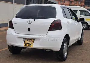 Toyota Vitz 2010 White