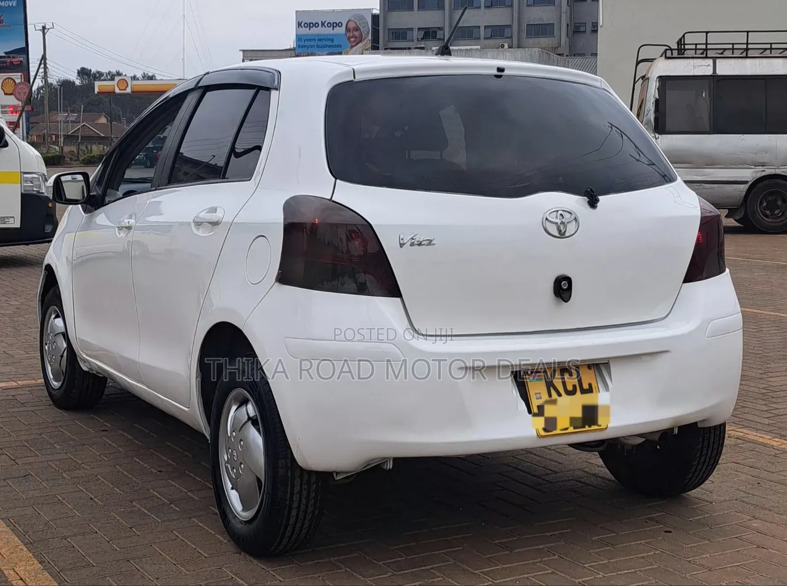 Toyota Vitz 2010 White