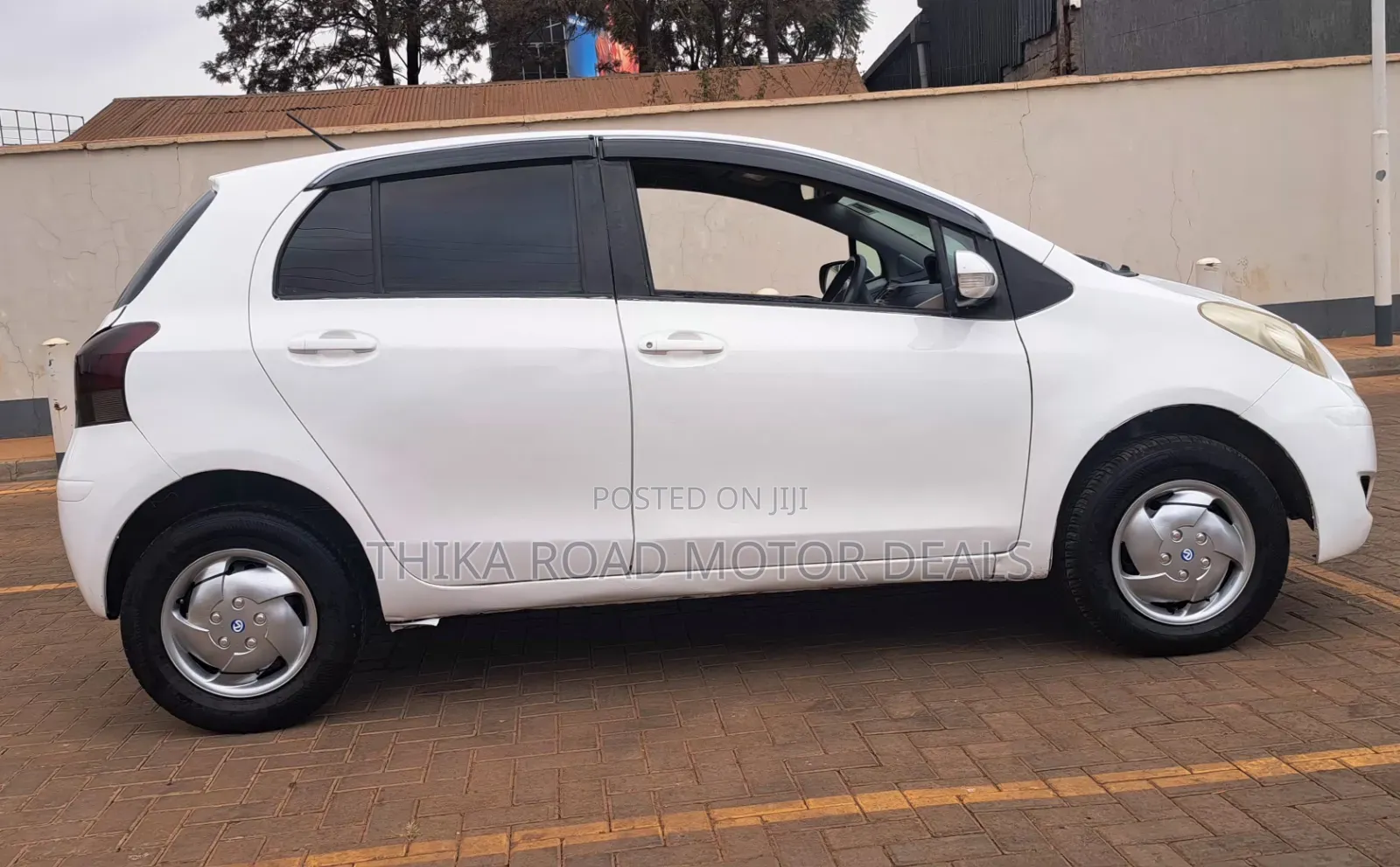 Toyota Vitz 2010 White