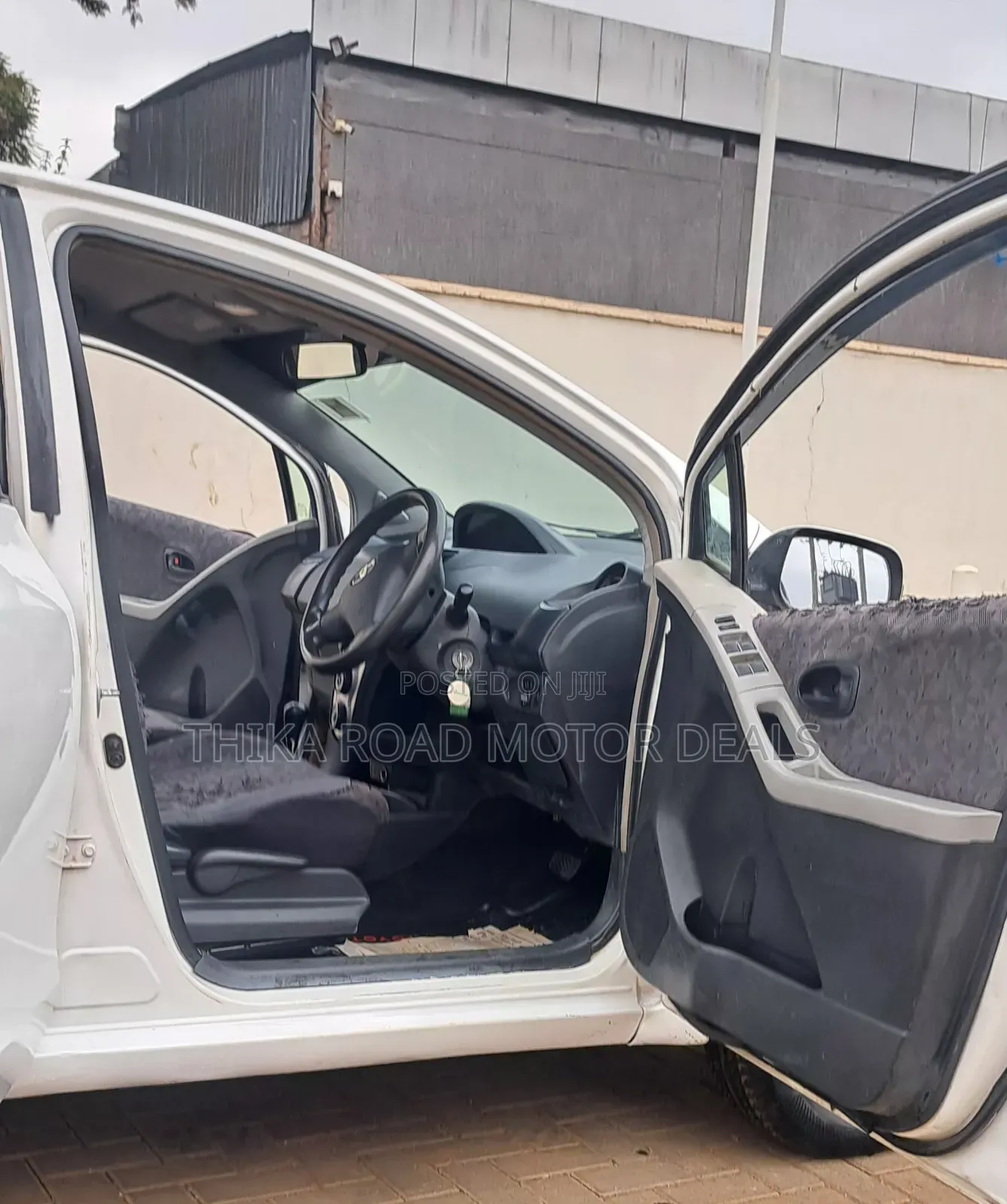Toyota Vitz 2010 White