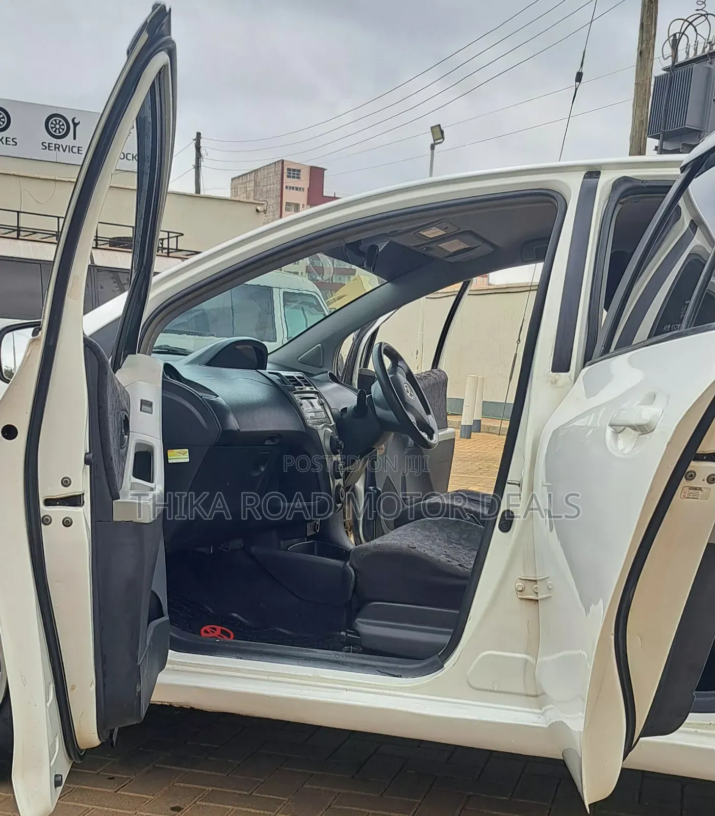 Toyota Vitz 2010 White
