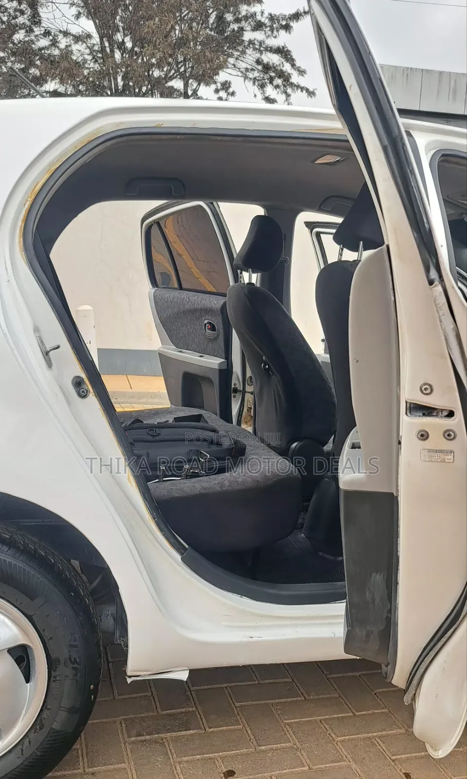 Toyota Vitz 2010 White