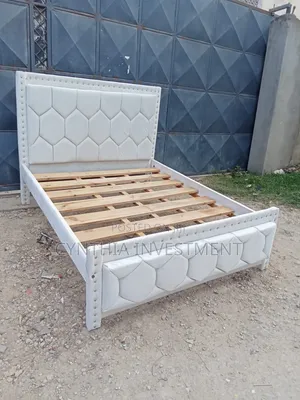 White Morket Bed