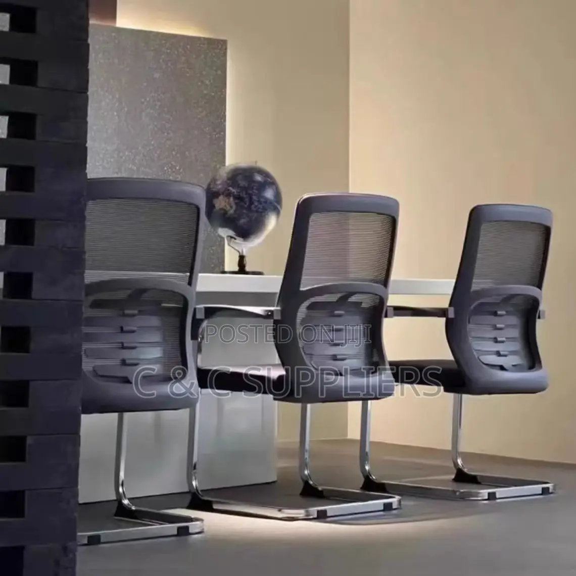 Ergonomic Non Swivel Mesh Guest Chair.