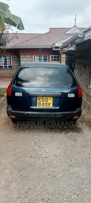 Nissan Advan 2004