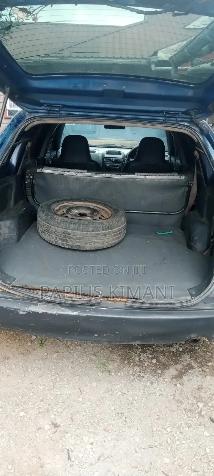 Nissan Advan 2004