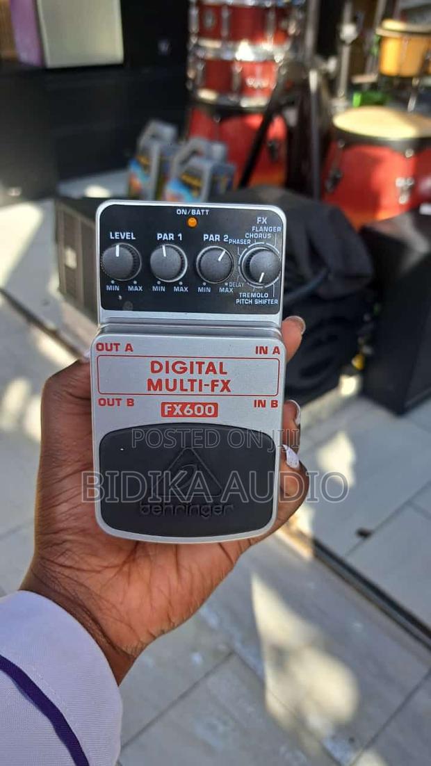 Behringer Digital Multi-Fx FX600 Stereo Effects Pedal.