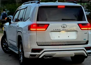 Toyota Land Cruiser 2023 White