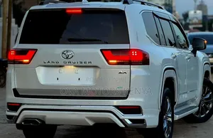 Toyota Land Cruiser 2023 White