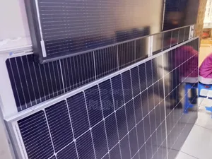 Monocrystalline Solar Panels With a Silver Aluminum Frame