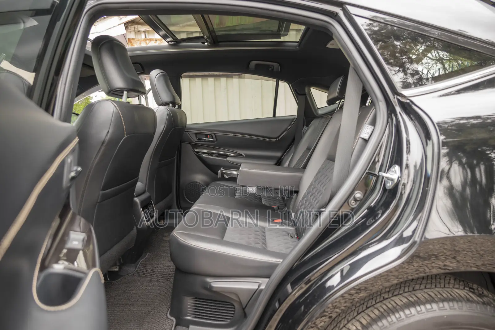 Toyota Harrier 2.0 2018 Black