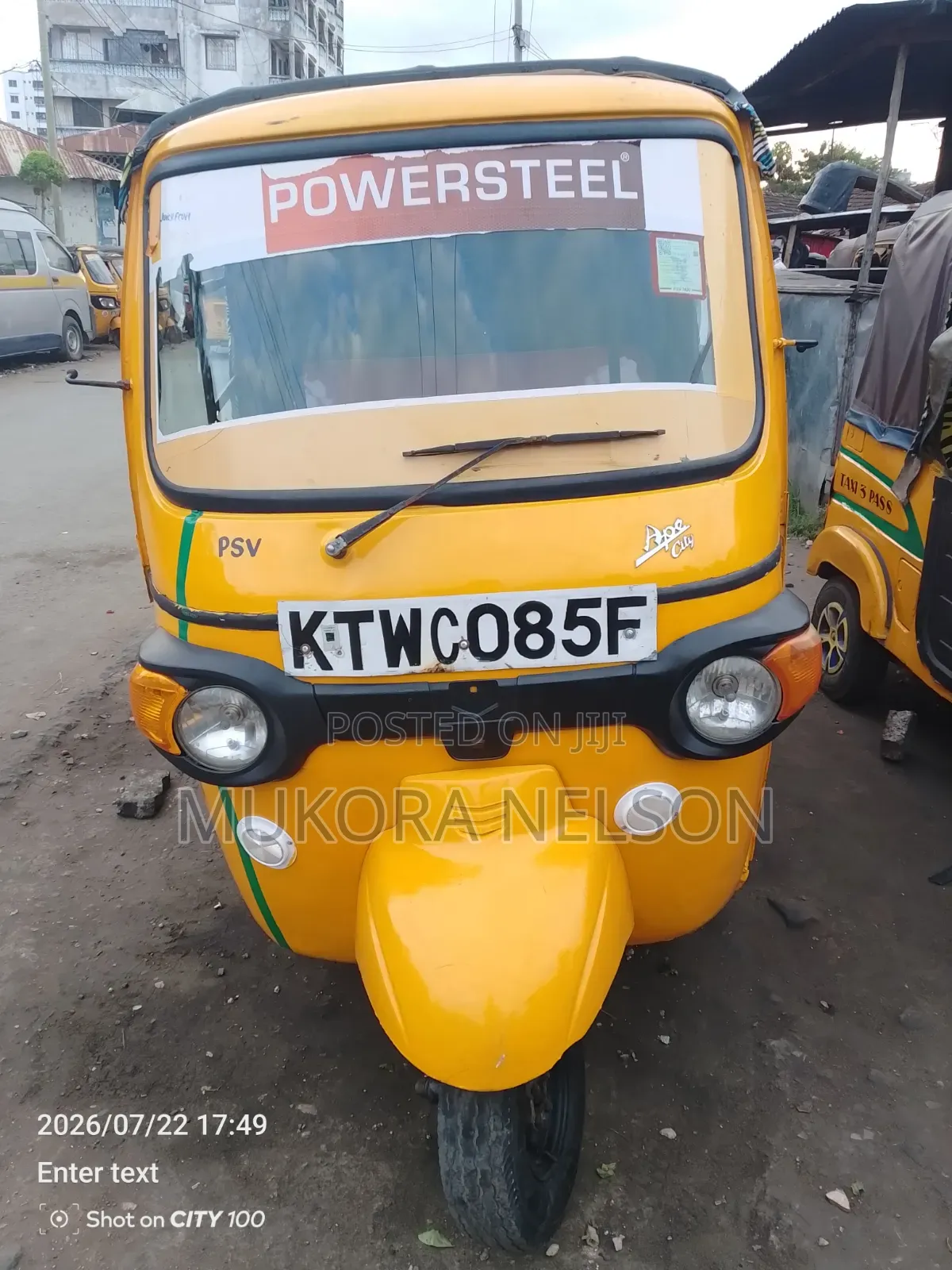 Piaggio 2023 Yellow