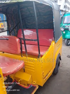 Piaggio 2023 Yellow