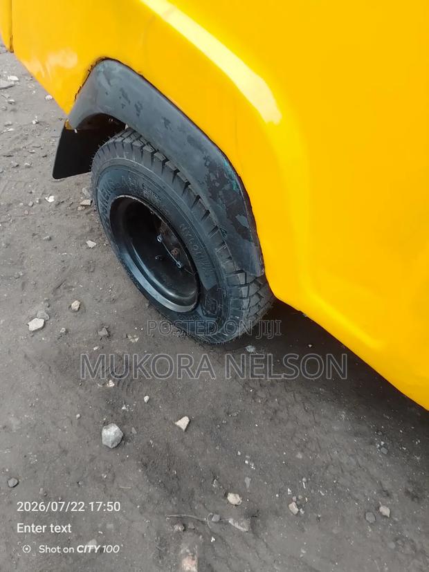 Piaggio 2023 Yellow - thumbnail 4