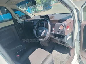 Toyota Spade 2016 White