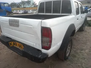 Nissan Hardbody 2012 White