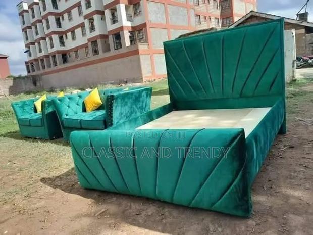 5x6 Green Fully Upholstered Bed - thumbnail 2