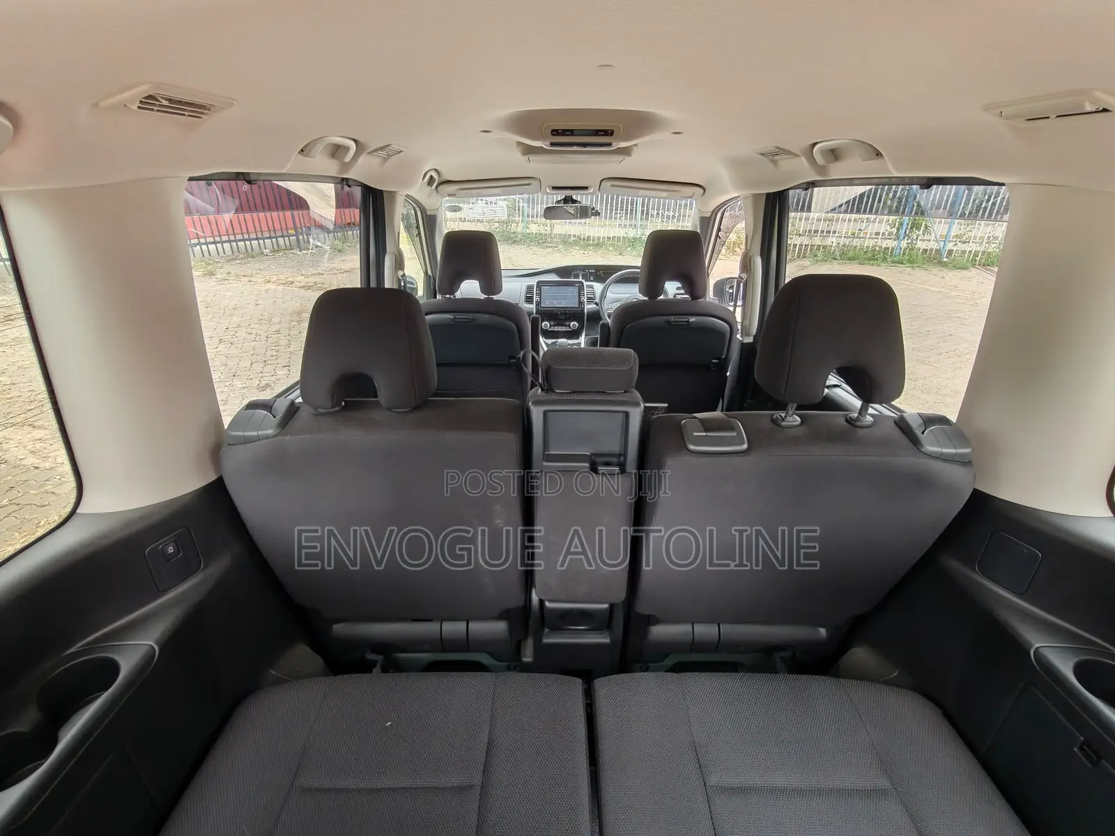 Nissan Serena 2019 Silver
