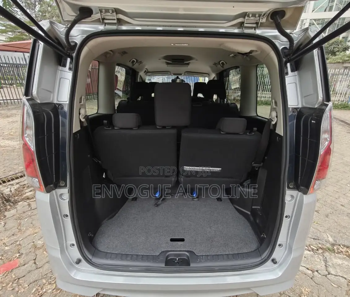 Nissan Serena 2019 Silver