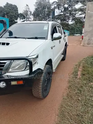 Toyota Hilux 3.0 D-4D 4x4 2013 White