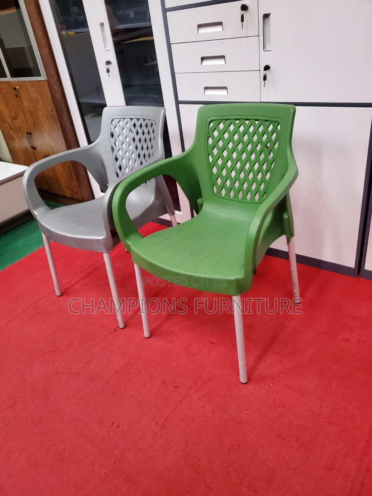 Heavy Duty Plastic Steel-Leg Chair