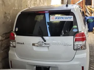 Toyota Spade 2019 White