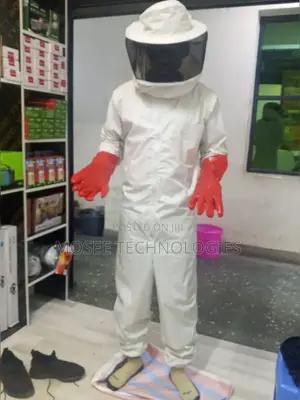 Professional Beekeeping Suit With Veil Hood and Long Safety Gloves