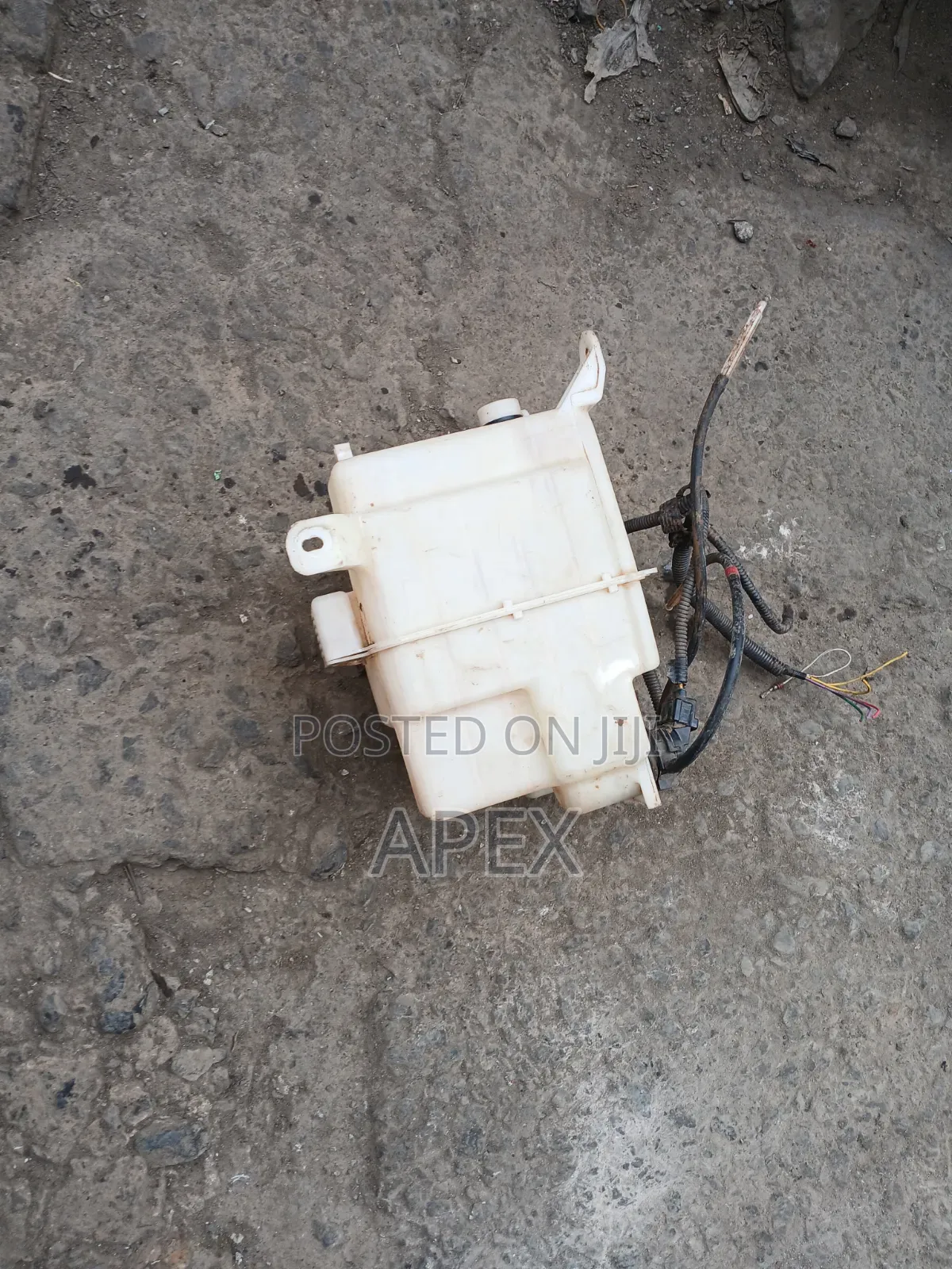 Washer Bottle Toyota Harrier 240