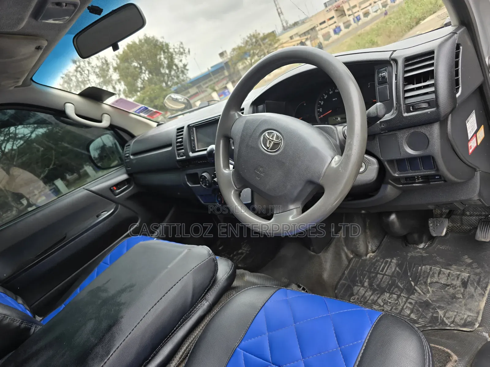 Toyota HiAce 2015 Silver