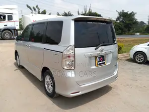 Toyota Voxy 2009 Silver