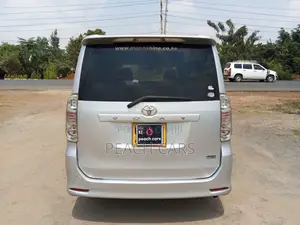 Toyota Voxy 2009 Silver