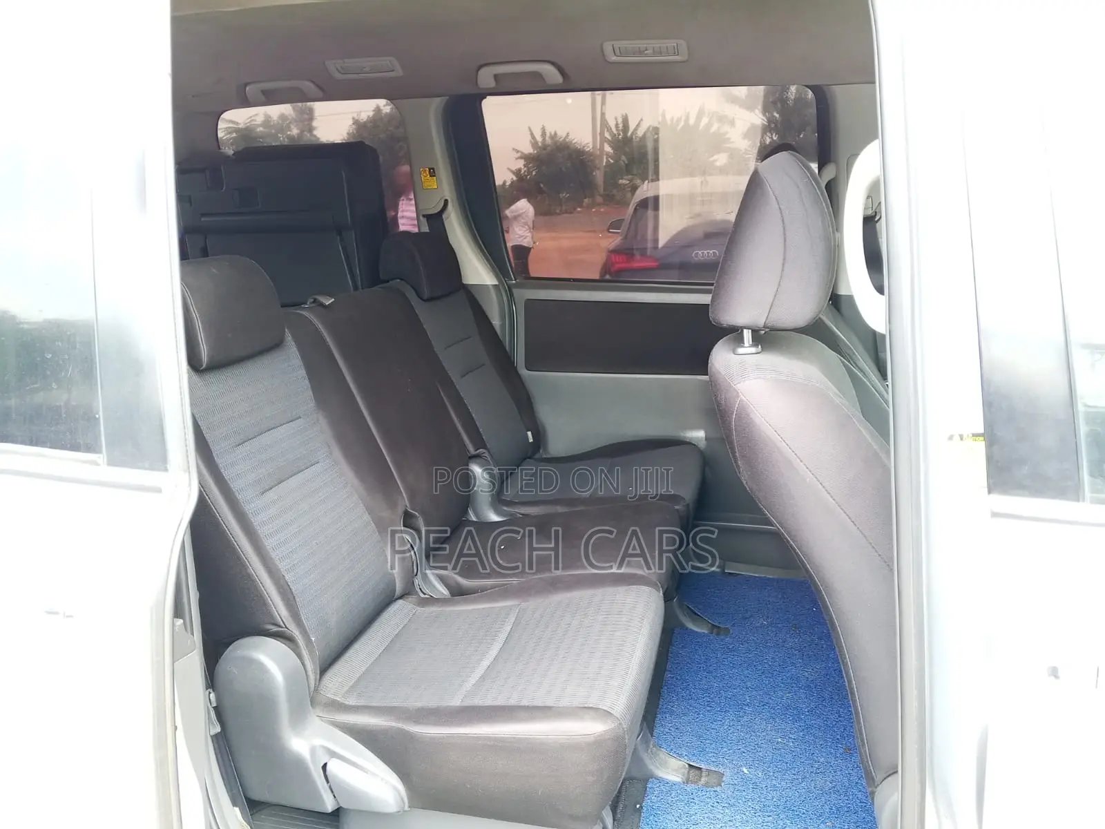 Toyota Voxy 2009 Silver