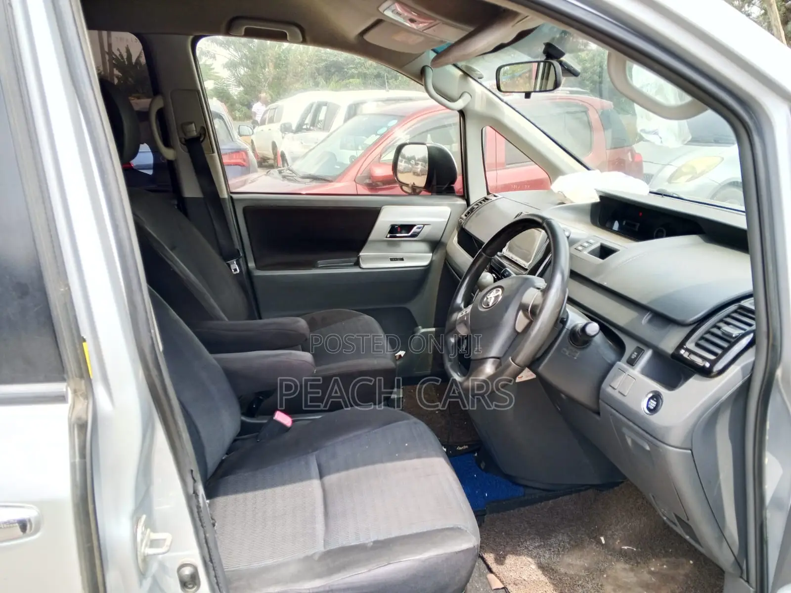 Toyota Voxy 2009 Silver