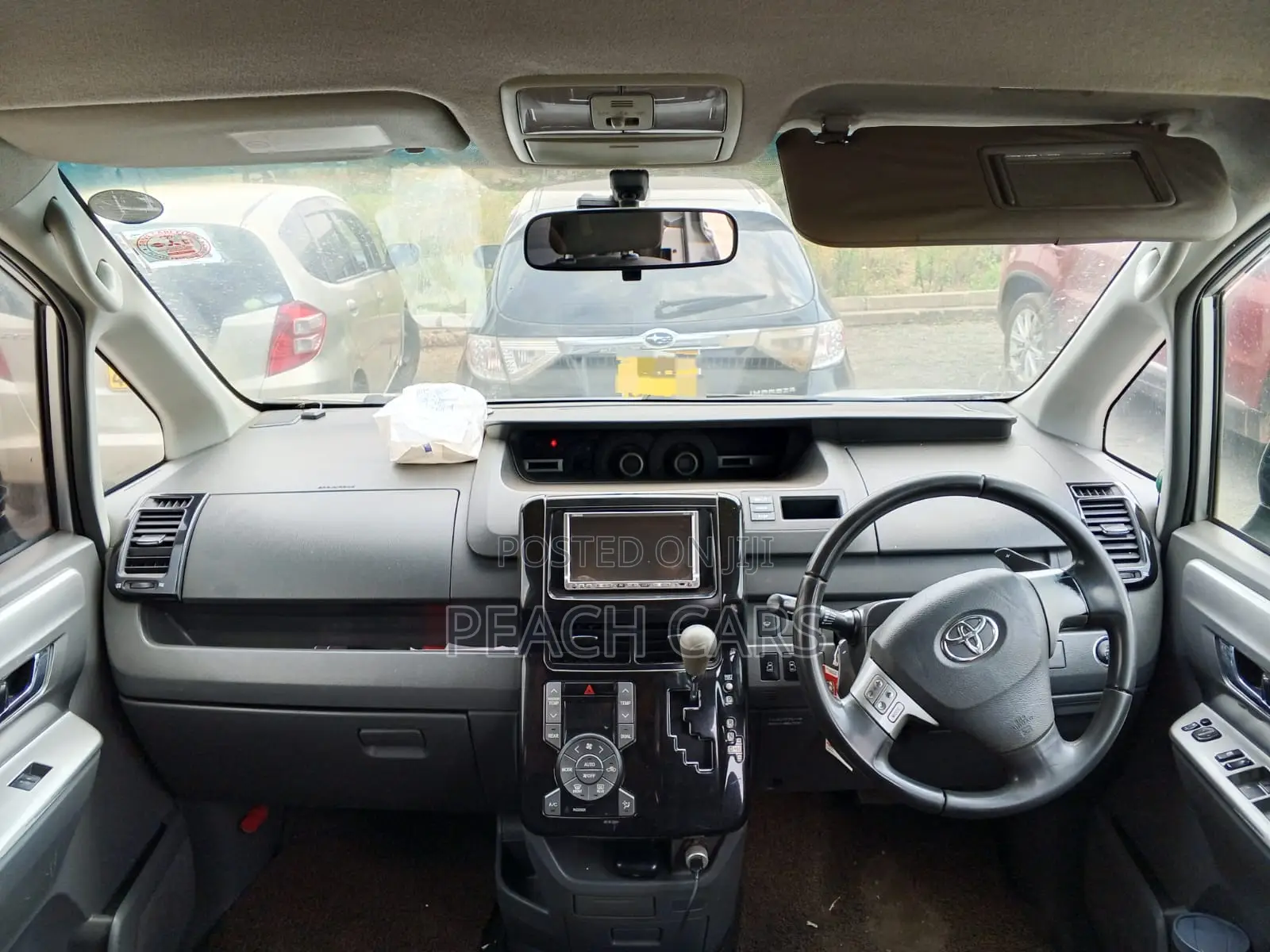Toyota Voxy 2009 Silver