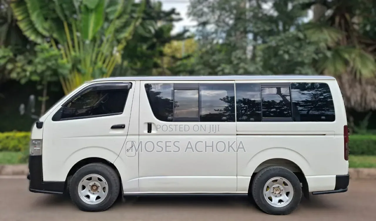 Toyota HiAce 2014 White