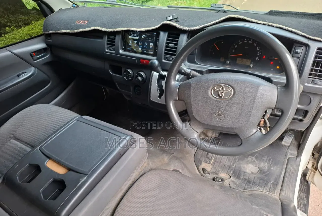 Toyota HiAce 2014 White