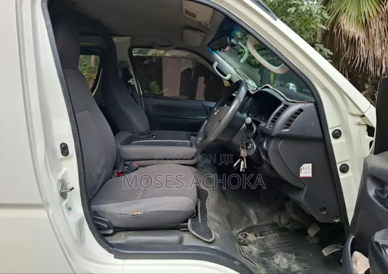 Toyota HiAce 2014 White