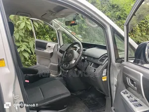 Toyota Voxy 2008 Silver