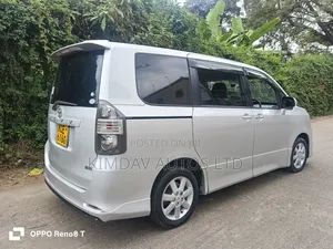Toyota Voxy 2008 Silver