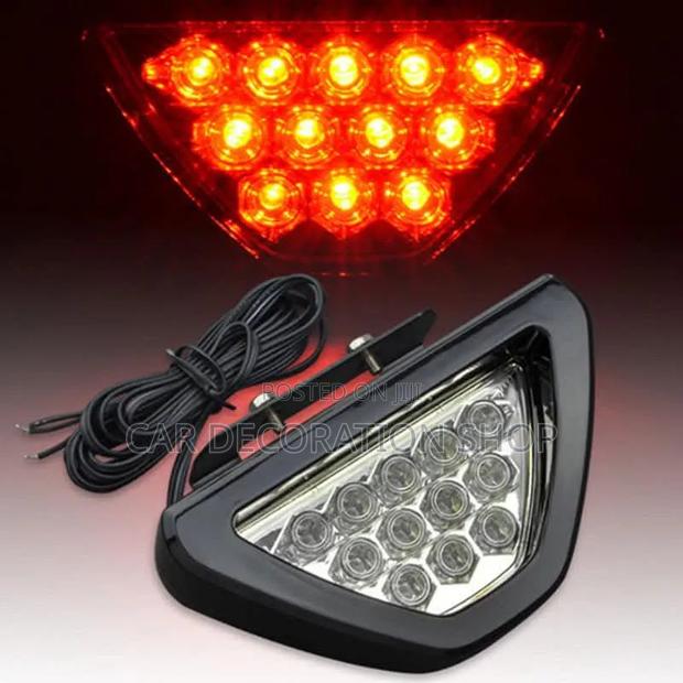 Universal Triangle Led 3rd Brake Styled Light With 12 Intensity Leds - thumbnail 2