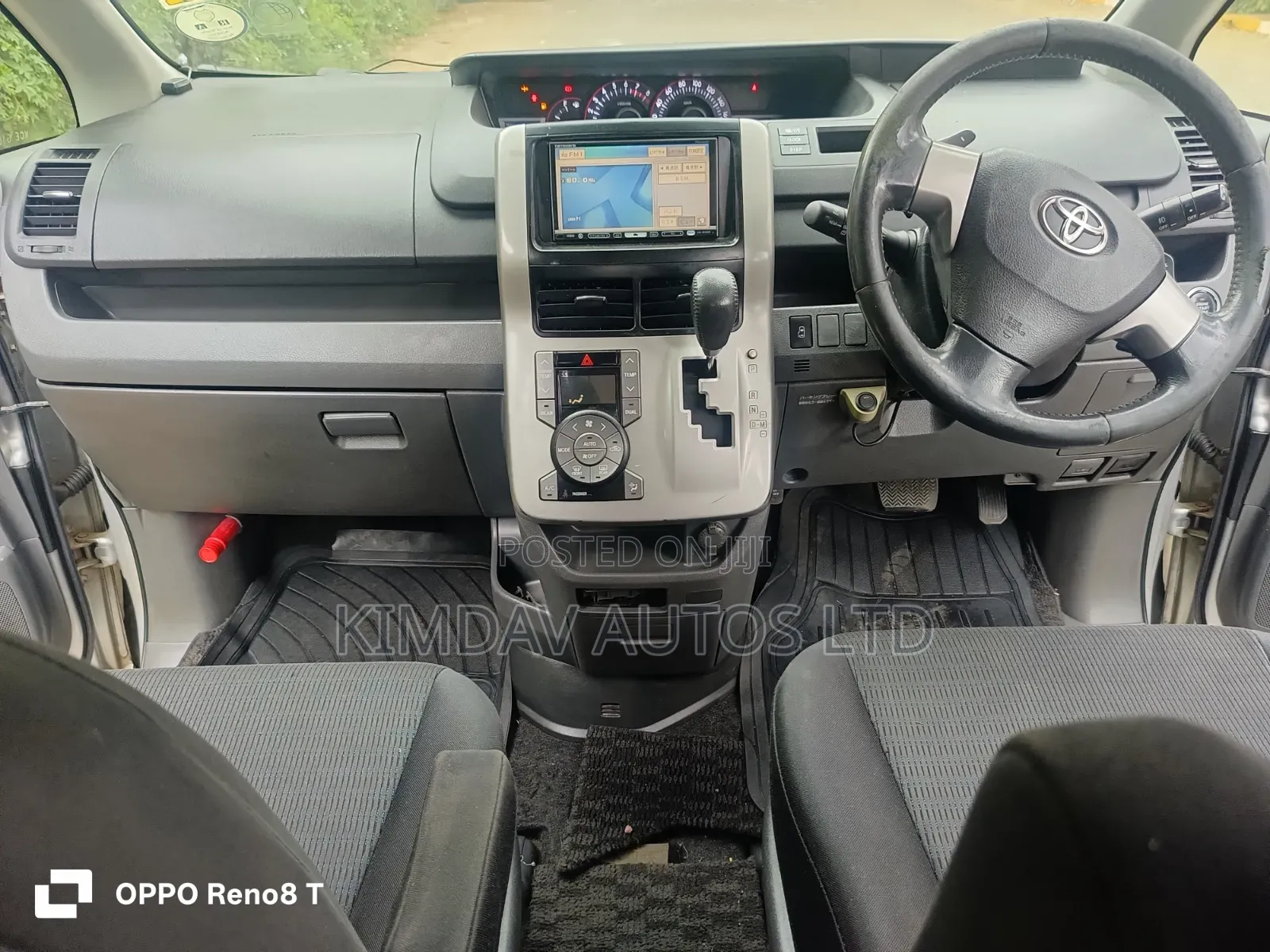 Toyota Voxy 2008 Silver