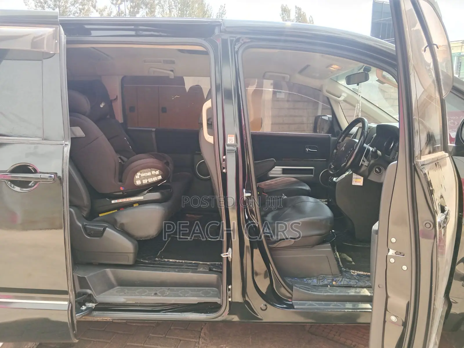 Mitsubishi Delica 2015 Black