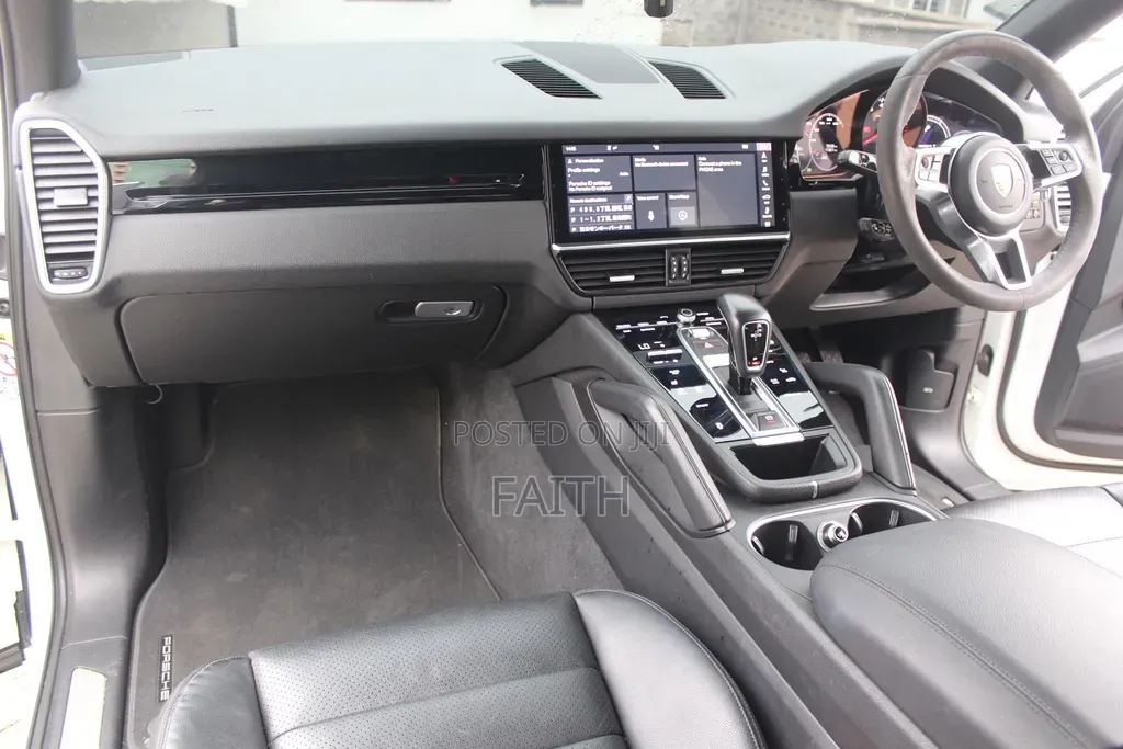 Porsche Cayenne 2019 White