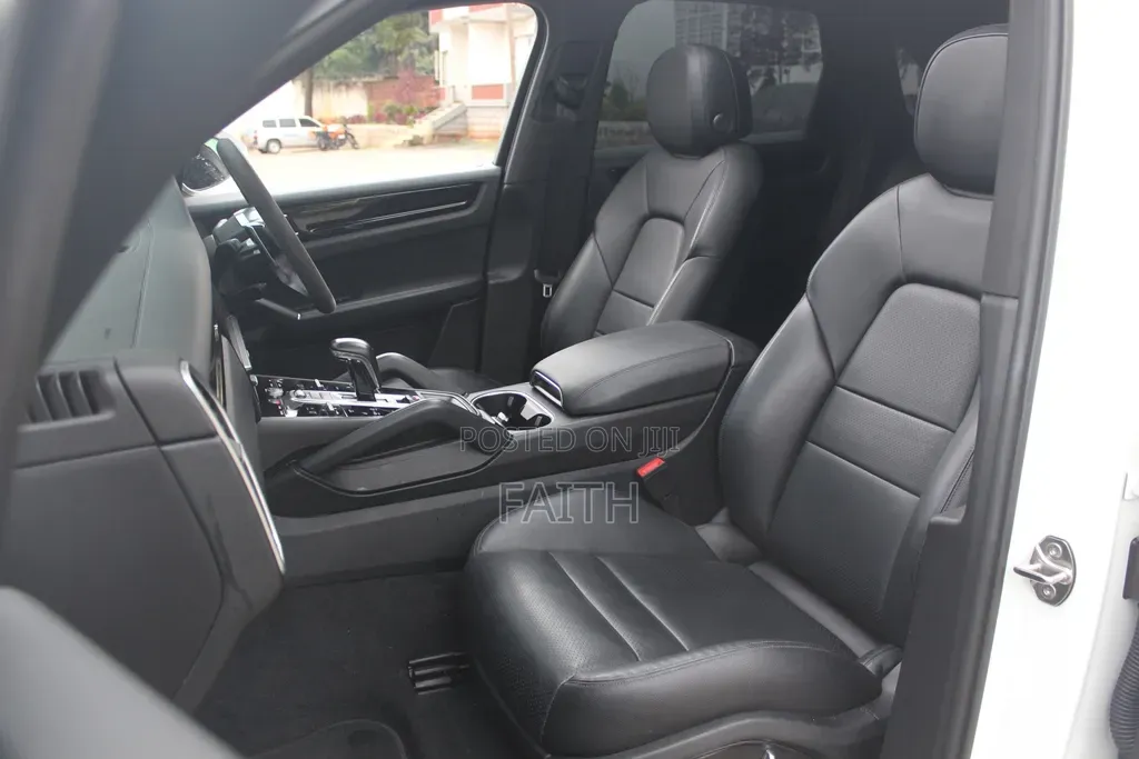 Porsche Cayenne 2019 White
