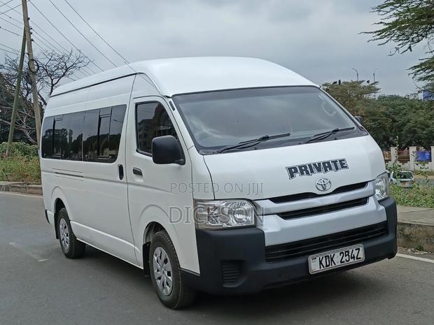 Toyota HiAce 2017 White - main view
