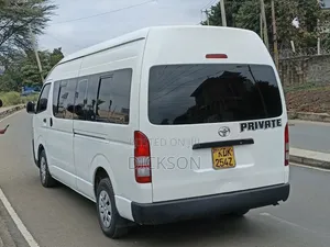 Toyota Quantum 2017 White