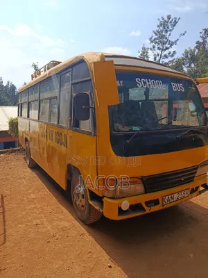 Isuzu NQR 2011 Yellow