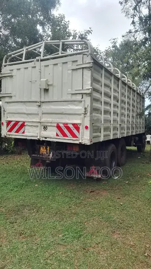 Mitsubishi 10 Wheeler Kichwa Ng'ombe