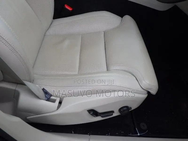 Volvo XC60 T5 Inscription AWD 2019 Gold